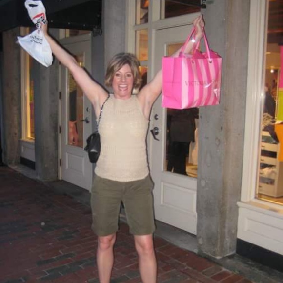 Meet your Posher, Wendy - Picture 2 of 8